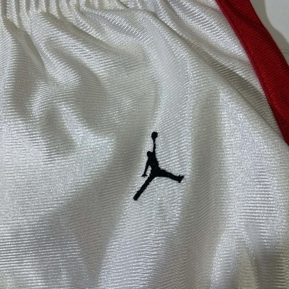 Y2K Jordan mens S Small white Cincinnati Bearcats basketball shorts EUC